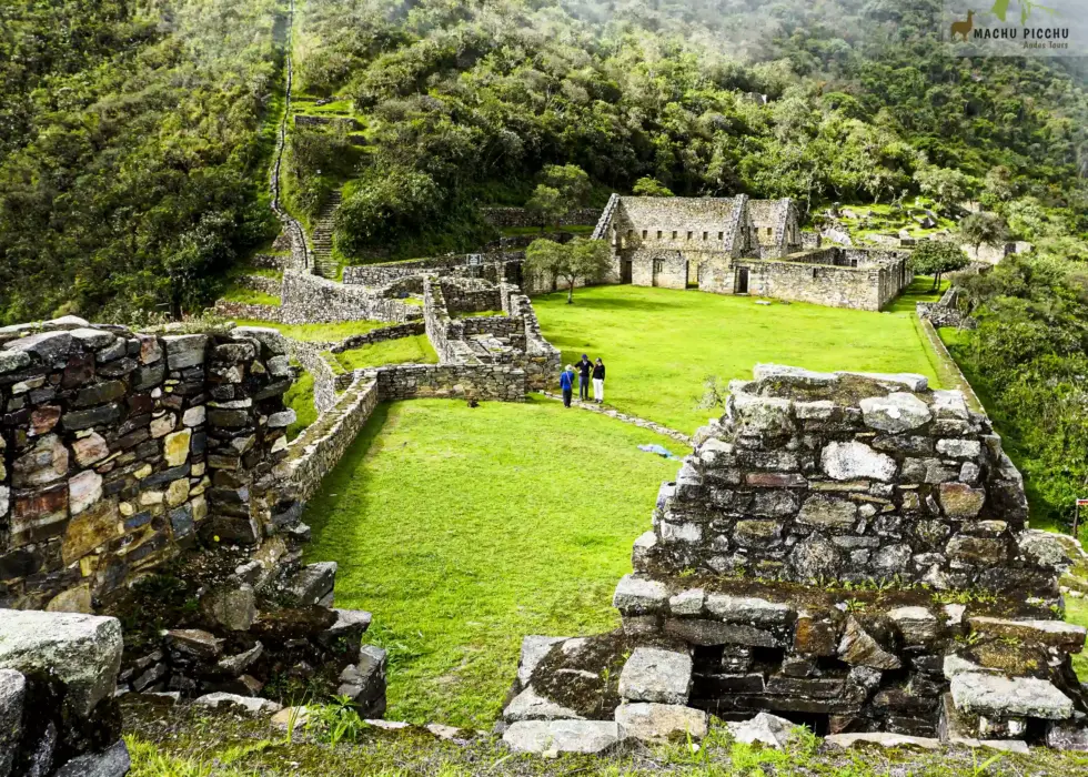 Choqurquirao main square photo