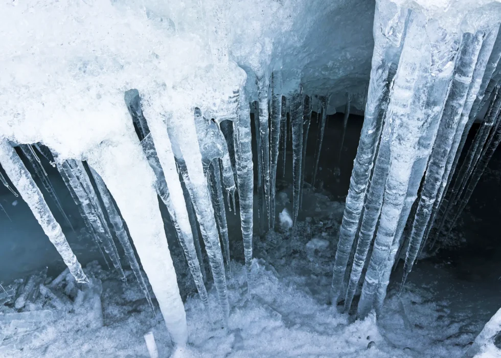 Discover the beautiful ice swords on the Quelccaya Glacier private day tour.