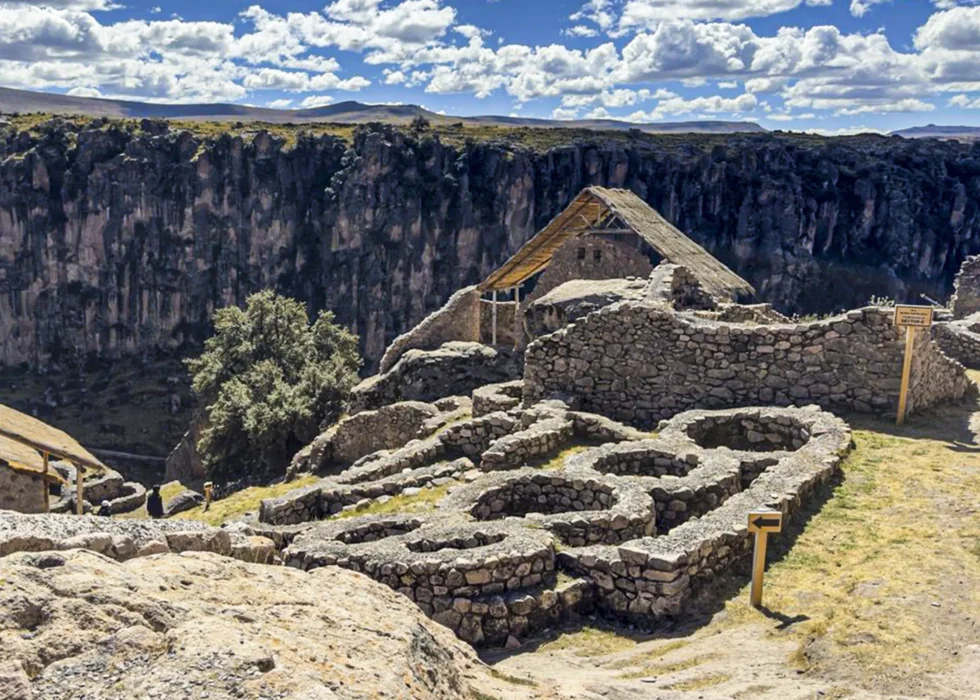 Tour a Taqrachullo desde Cusco